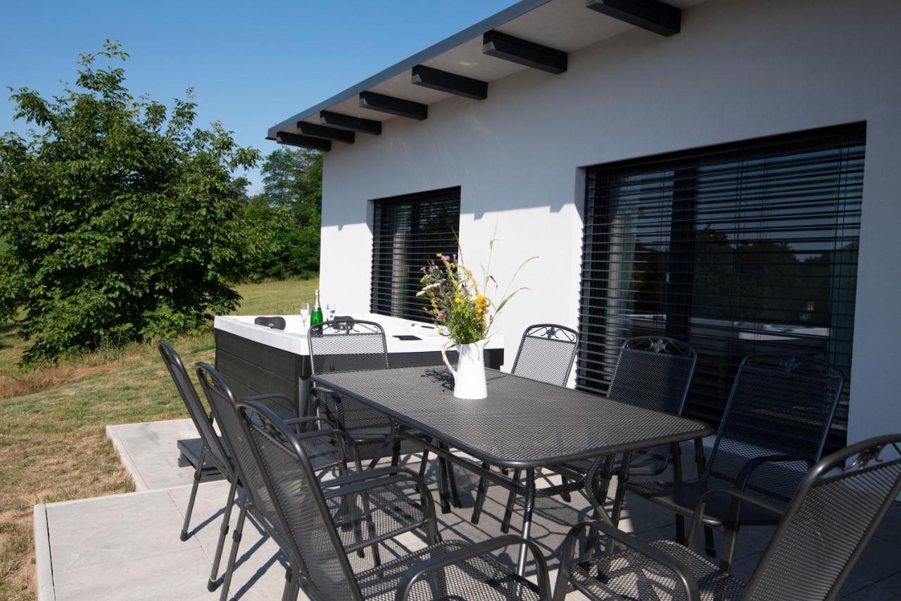Wellness Bungalov - Vodni Nadrz Slapy - 40Km Od Prahy Necin Kültér fotó