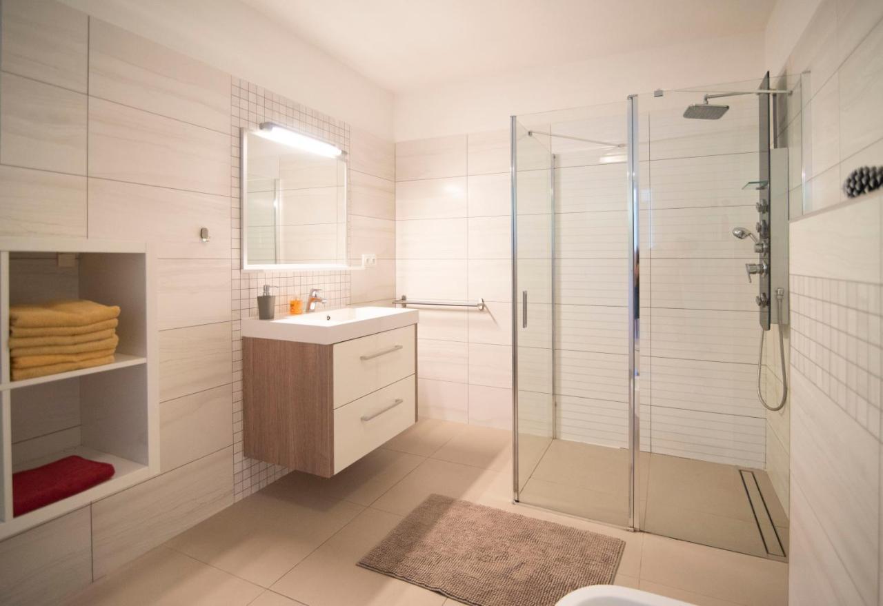 Wellness Bungalov - Vodni Nadrz Slapy - 40Km Od Prahy Necin Kültér fotó